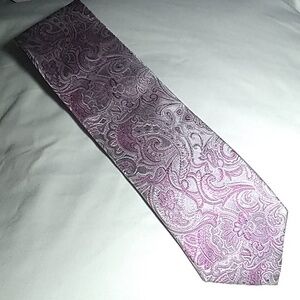 silver/lavender paisley tie